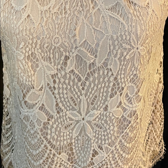 Chic Lace Halter Blouse - Cream - Picture 6 of 7